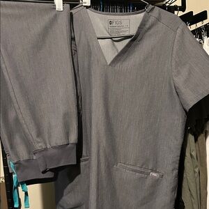 Figs Charcoal Scrub Ensemble